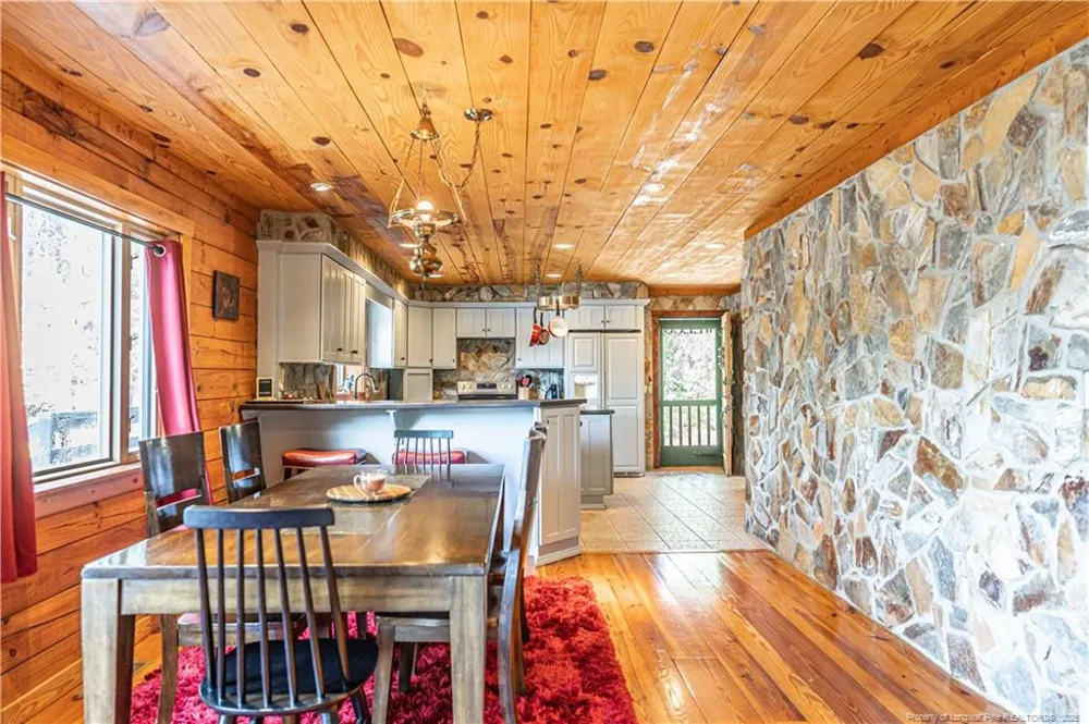 105 Lakewood Drive Aberdeen, NC 28315