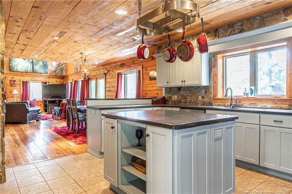 105 Lakewood Drive Aberdeen, NC 28315