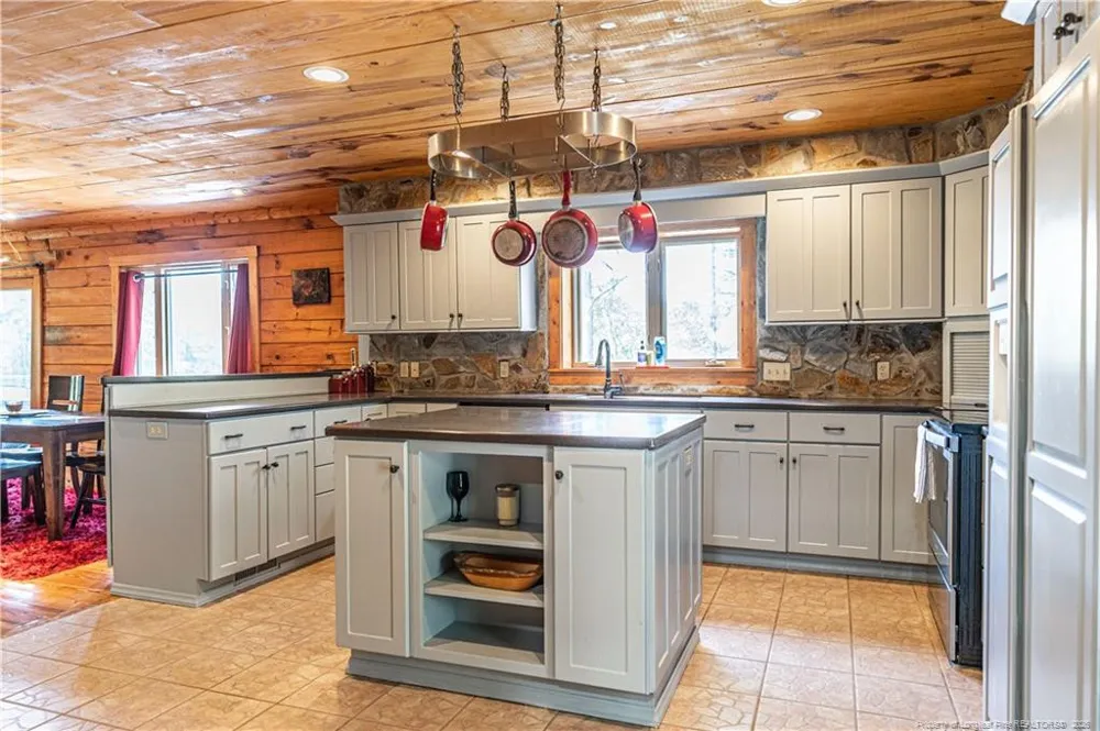 105 Lakewood Drive Aberdeen, NC 28315