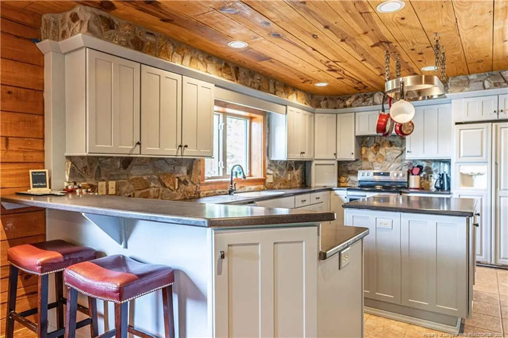 105 Lakewood Drive Aberdeen, NC 28315