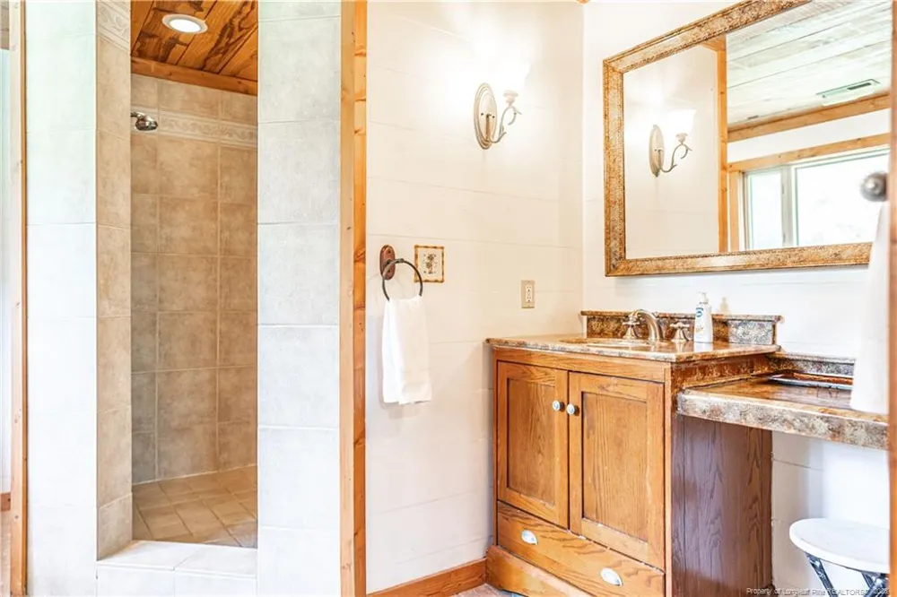105 Lakewood Drive Aberdeen, NC 28315