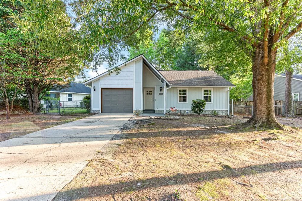 4305 Falls Drive Hope Mills, NC 28348