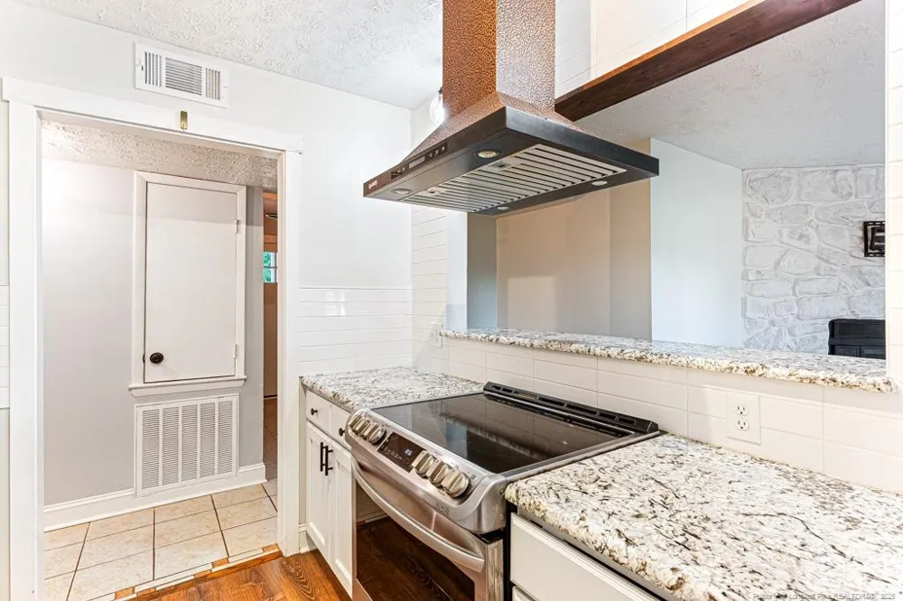 4305 Falls Drive Hope Mills, NC 28348