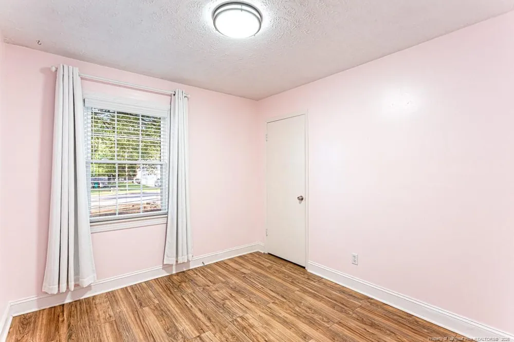 4305 Falls Drive Hope Mills, NC 28348