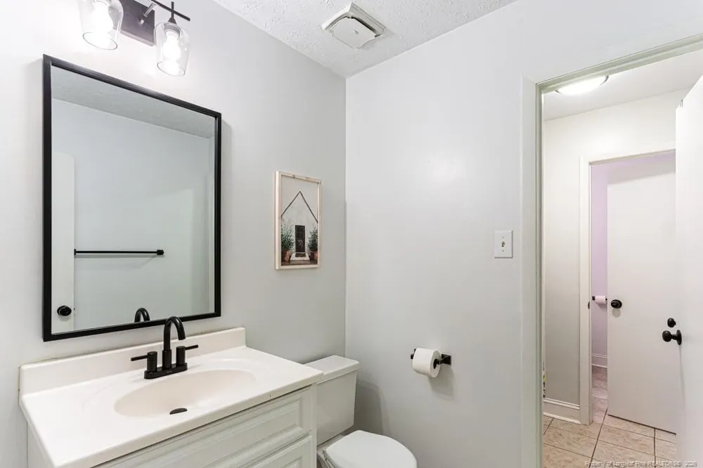 4305 Falls Drive Hope Mills, NC 28348