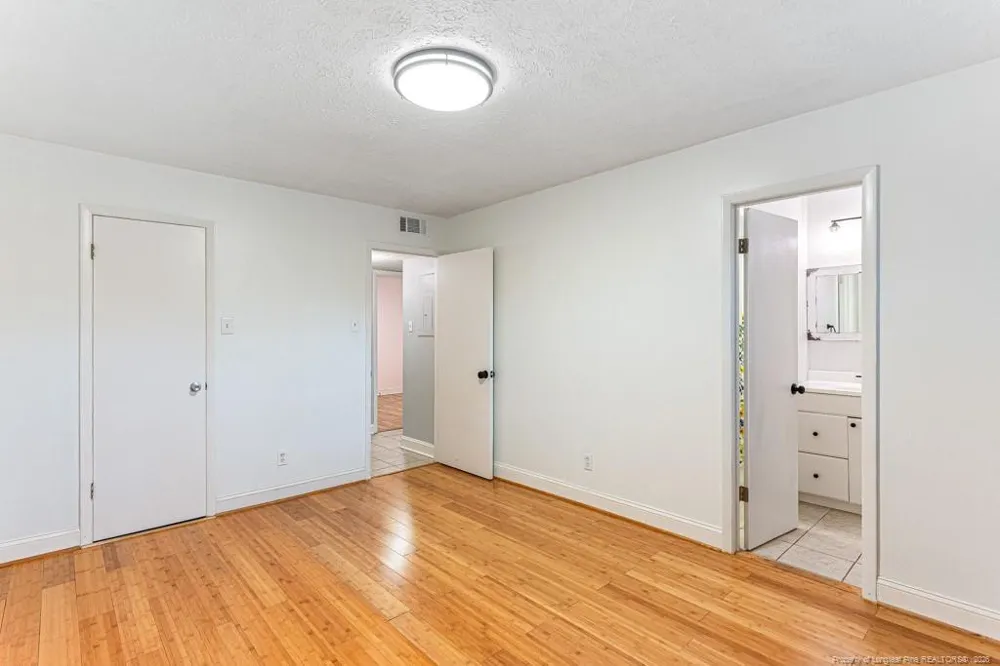 4305 Falls Drive Hope Mills, NC 28348