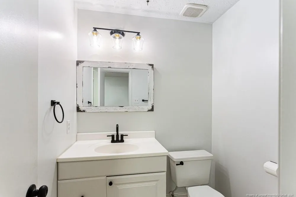 4305 Falls Drive Hope Mills, NC 28348