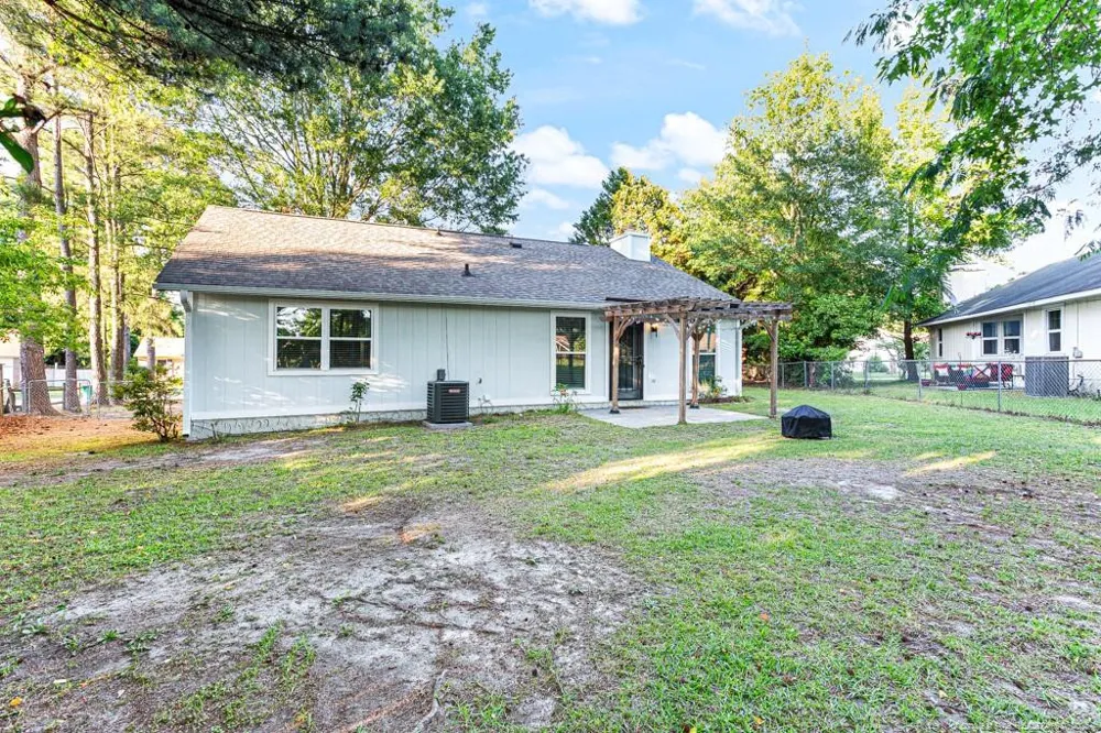 4305 Falls Drive Hope Mills, NC 28348