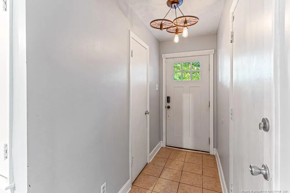 4305 Falls Drive Hope Mills, NC 28348