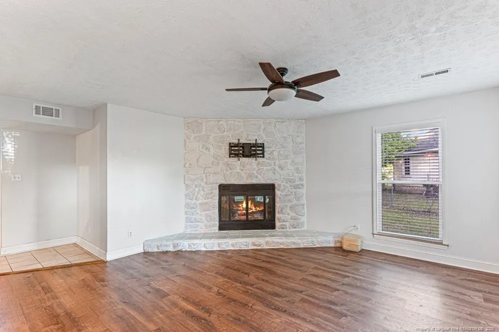 4305 Falls Drive Hope Mills, NC 28348