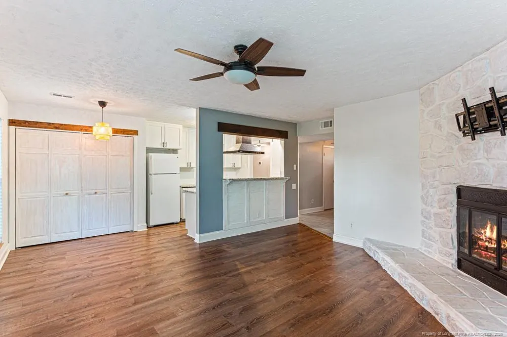 4305 Falls Drive Hope Mills, NC 28348