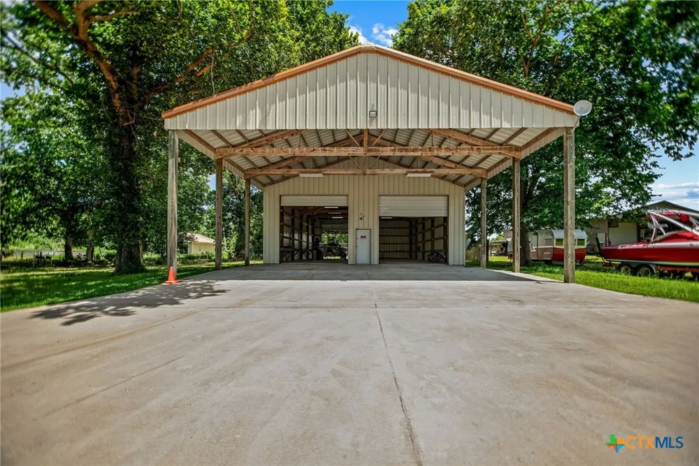 129 Selkirk Drive Bay City, TX 77414