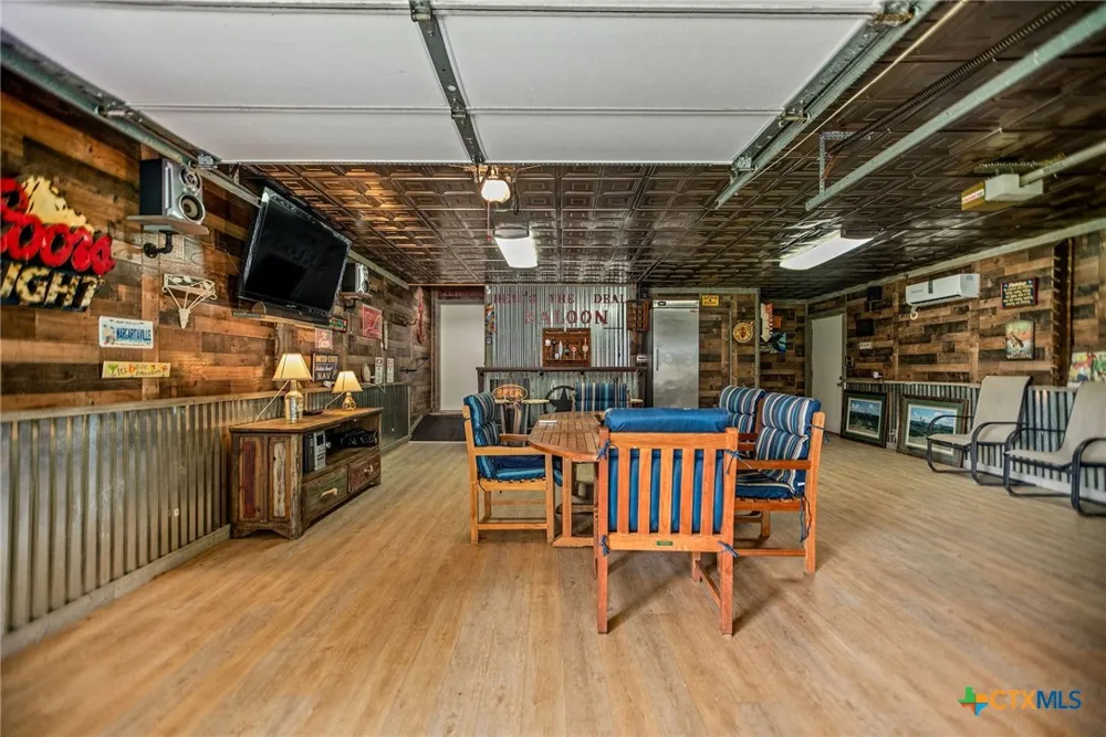 129 Selkirk Drive Bay City, TX 77414