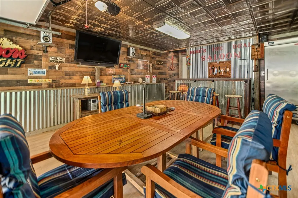 129 Selkirk Drive Bay City, TX 77414
