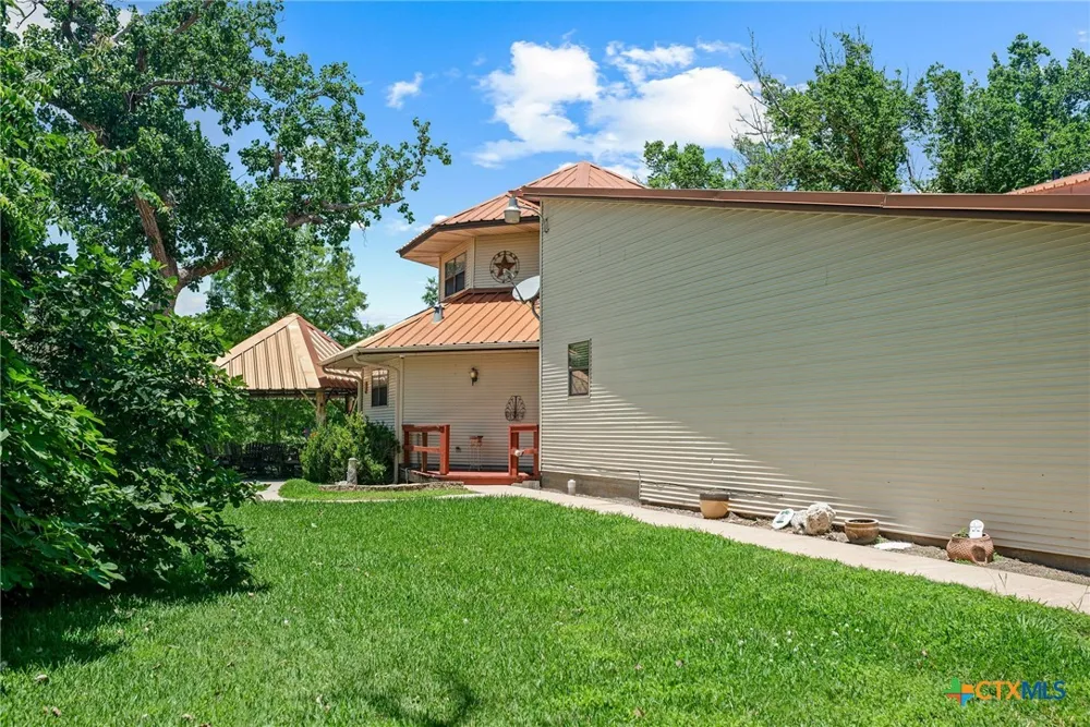 129 Selkirk Drive Bay City, TX 77414