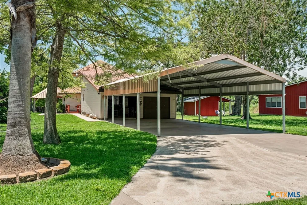 129 Selkirk Drive Bay City, TX 77414