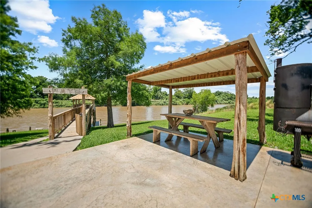 129 Selkirk Drive Bay City, TX 77414