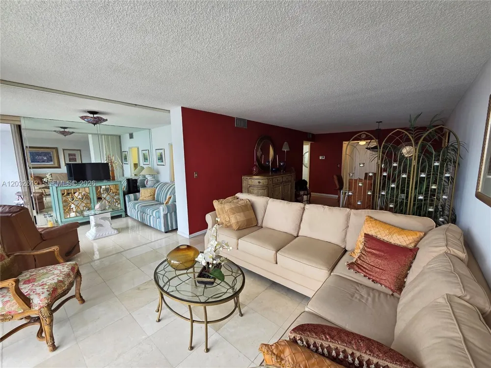 400 Leslie Dr #1124 Hallandale Beach, FL 33009