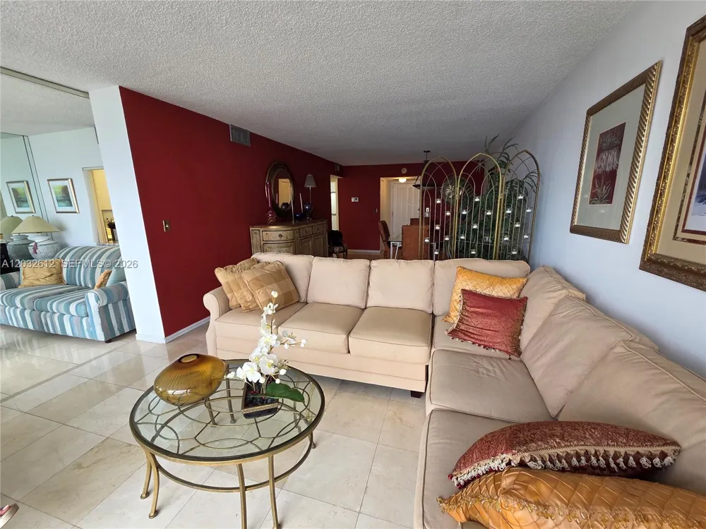 400 Leslie Dr #1124 Hallandale Beach, FL 33009