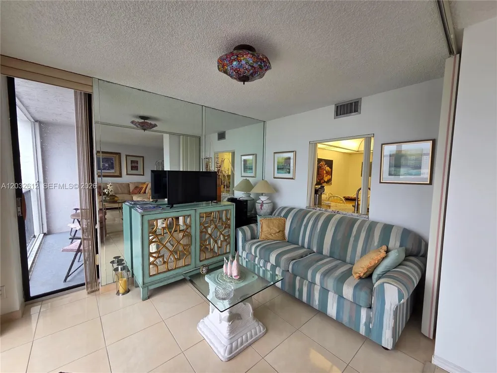 400 Leslie Dr #1124 Hallandale Beach, FL 33009