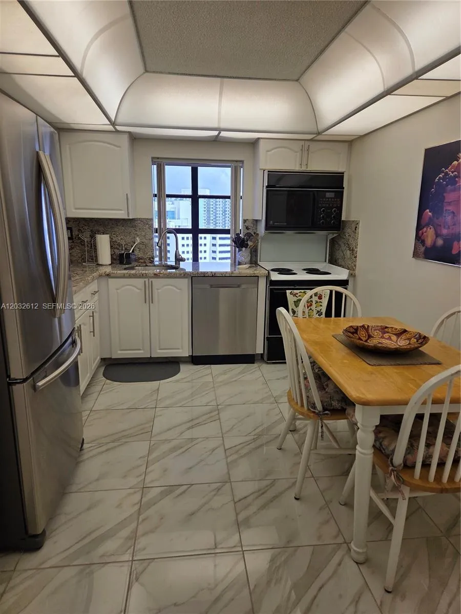 400 Leslie Dr #1124 Hallandale Beach, FL 33009