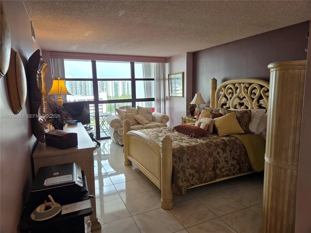 400 Leslie Dr #1124 Hallandale Beach, FL 33009