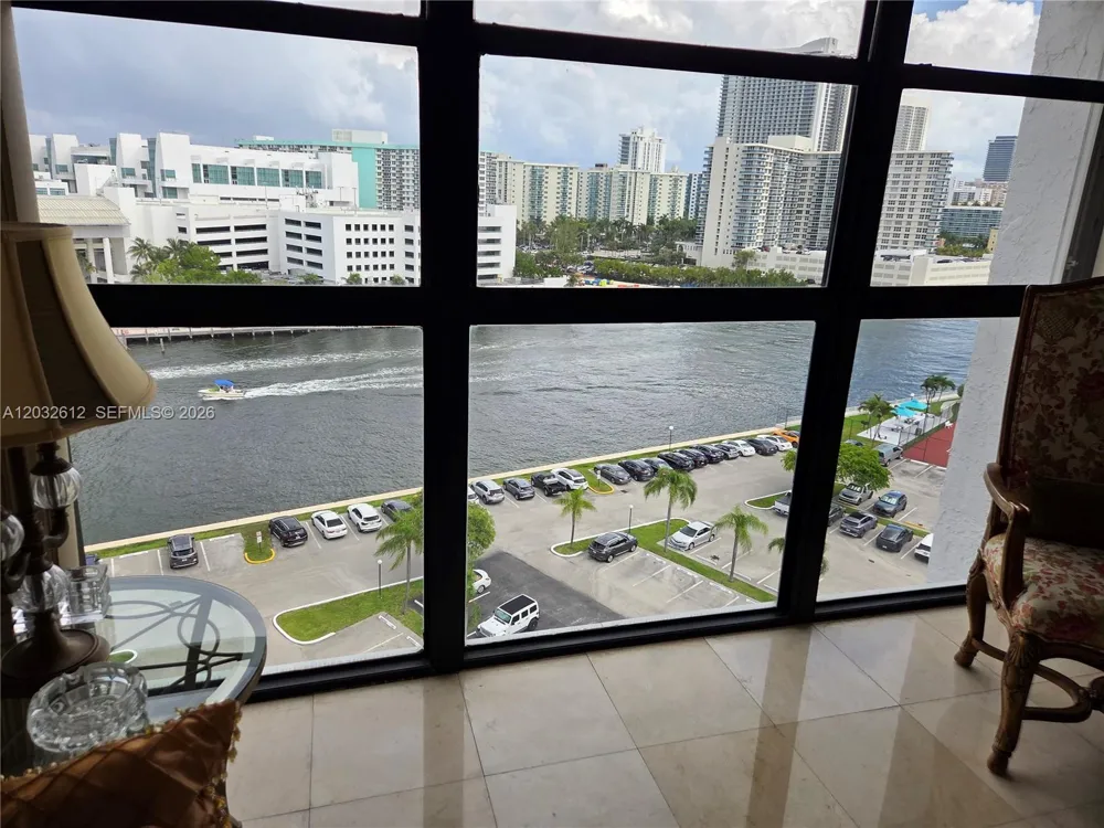 400 Leslie Dr #1124 Hallandale Beach, FL 33009