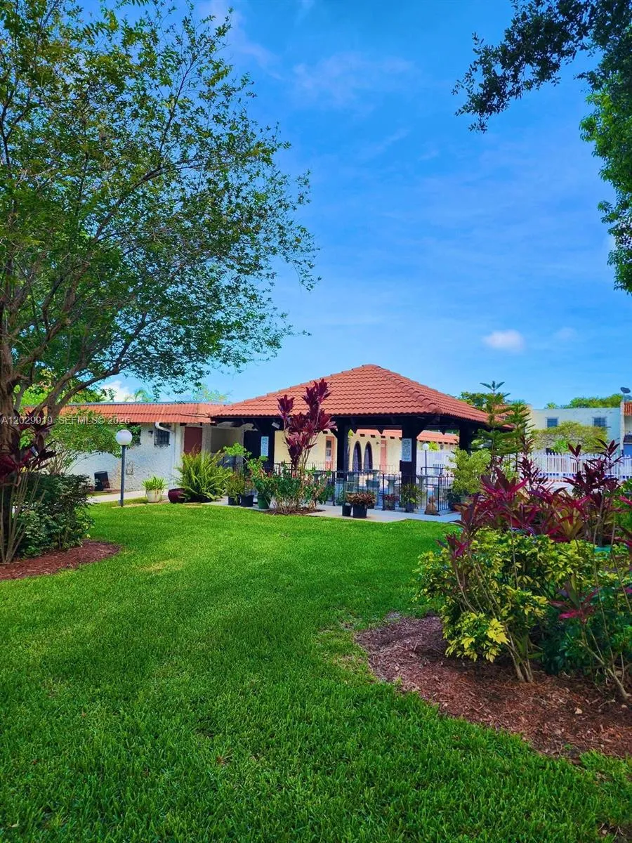 8701 SW 141st St #H6 Palmetto Bay, FL 33176