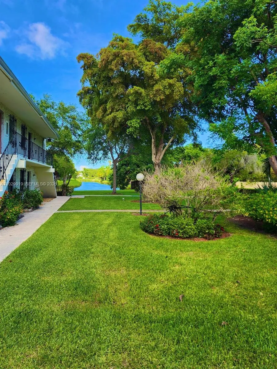 8701 SW 141st St #H6 Palmetto Bay, FL 33176