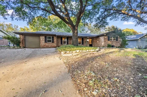 4112 Selkirk Drive W