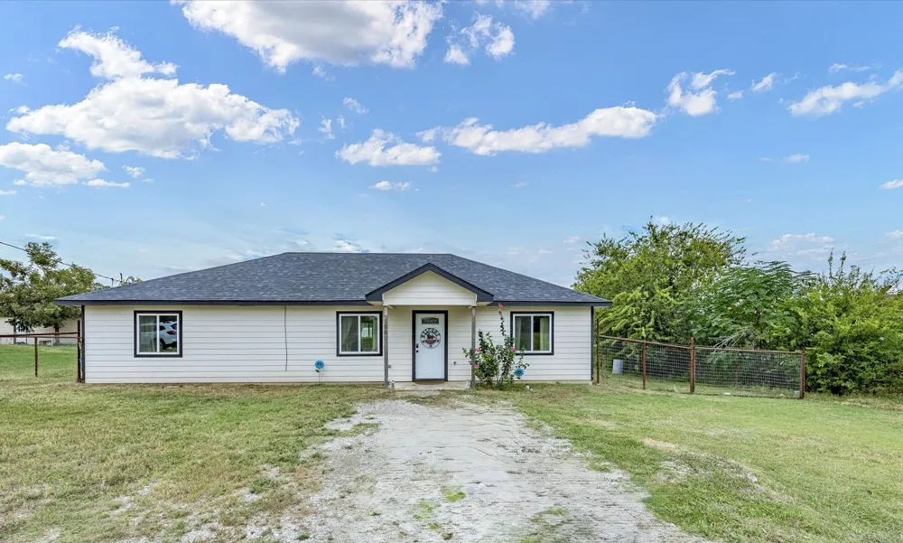 106 Edith Street Bowie, TX 76230