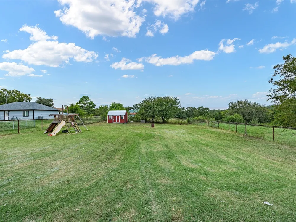 106 Edith Street Bowie, TX 76230