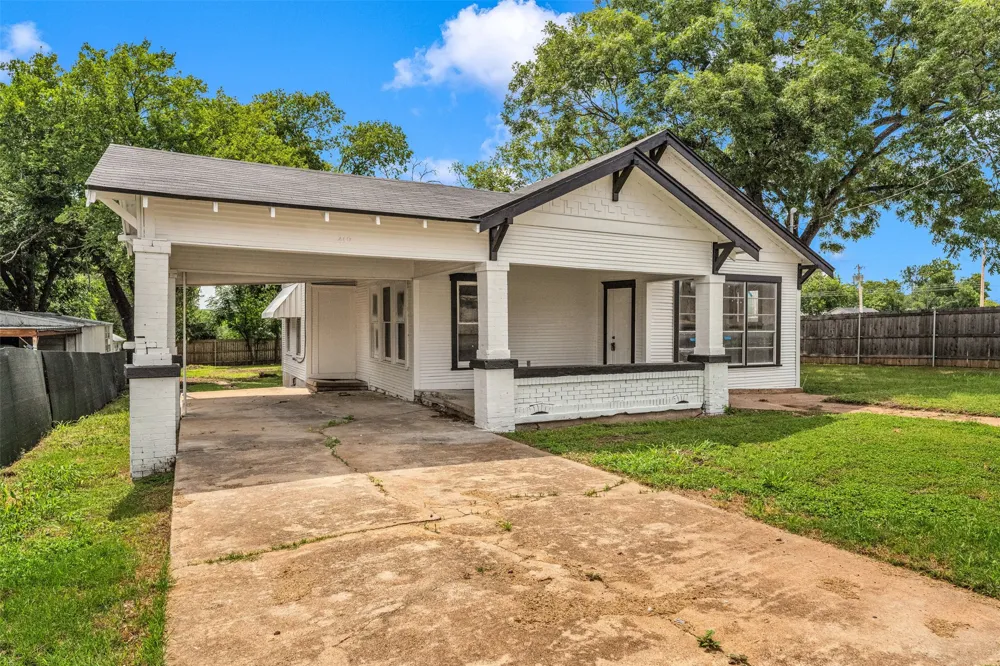 210 S 5th Street Gatesville, TX 76528