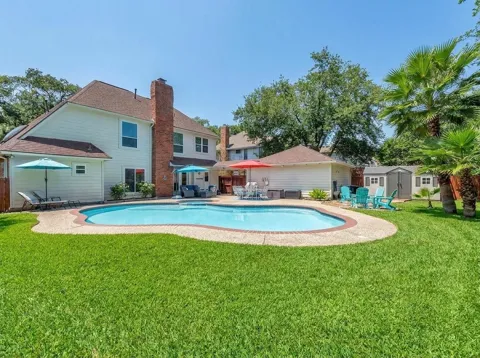 714 Crestwood Drive