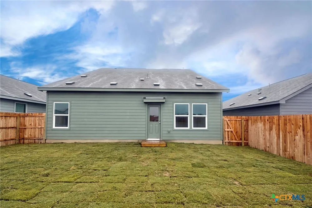 3812 Far Horizon Seguin, TX 78155