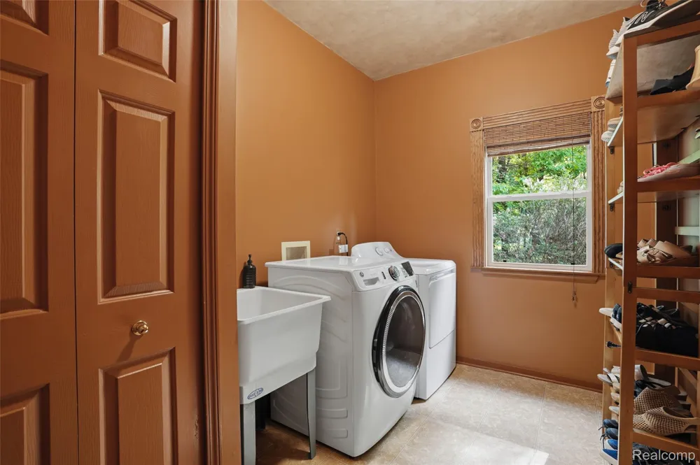 2790 Pine Bluffs Ct. Highland Charter Township, MI 48357