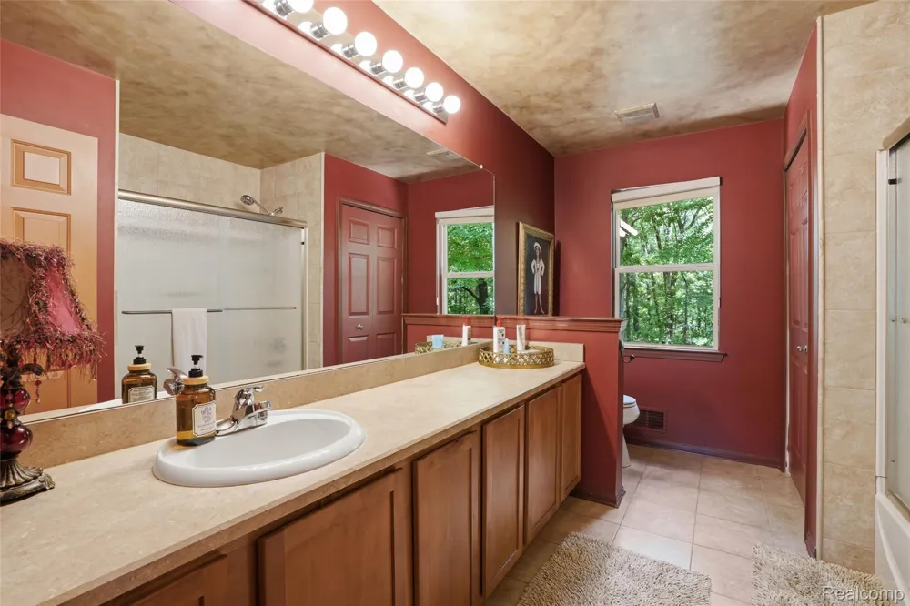 2790 Pine Bluffs Ct. Highland Charter Township, MI 48357