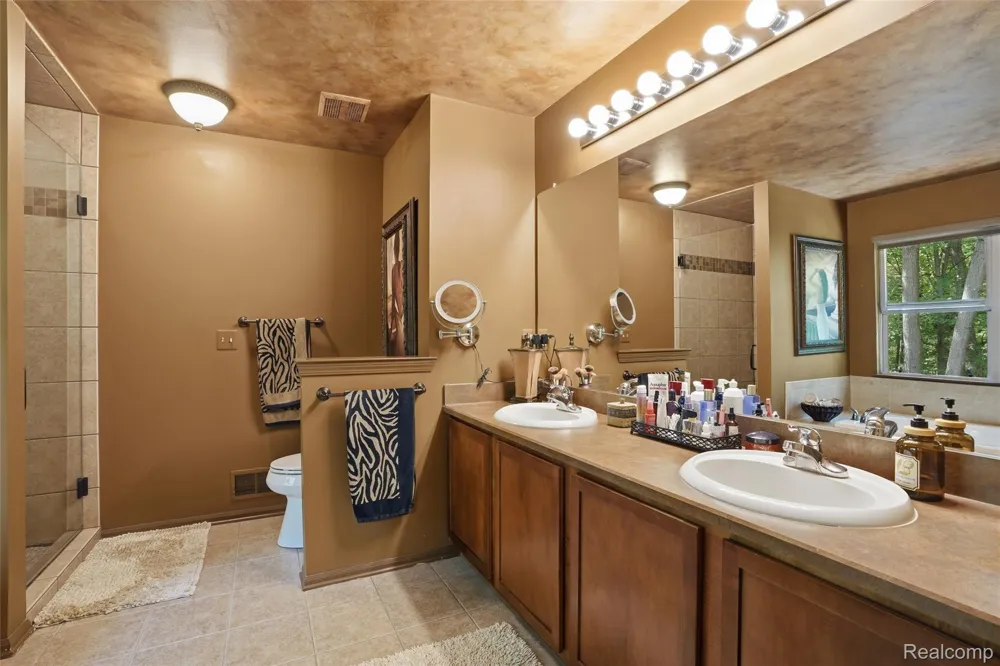 2790 Pine Bluffs Ct. Highland Charter Township, MI 48357