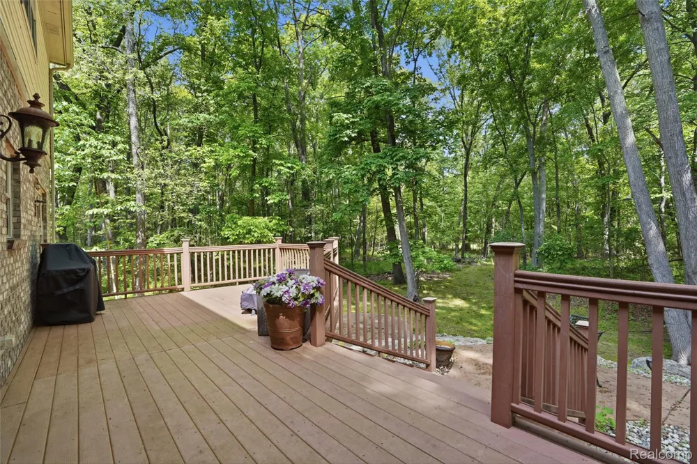 2790 Pine Bluffs Ct. Highland Charter Township, MI 48357