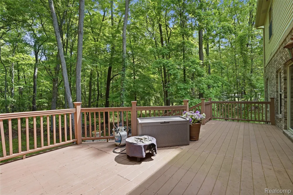 2790 Pine Bluffs Ct. Highland Charter Township, MI 48357