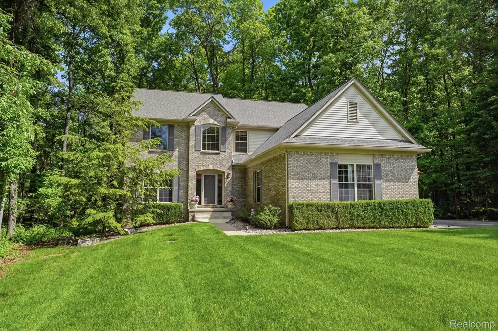 2790 Pine Bluffs Ct. Highland Charter Township, MI 48357
