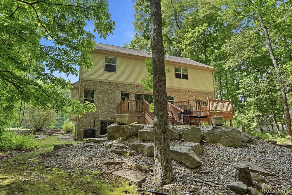 2790 Pine Bluffs Ct. Highland Charter Township, MI 48357