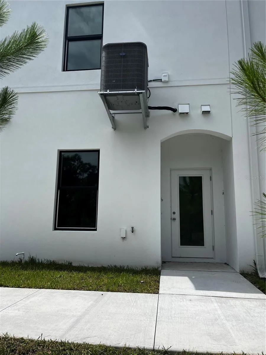 4363 CAMBIO GARDENS COURT Tampa, FL 33610