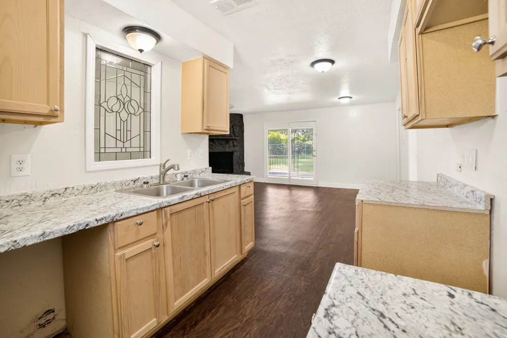 15131 Oakwood Lane Balch Springs, TX 75180