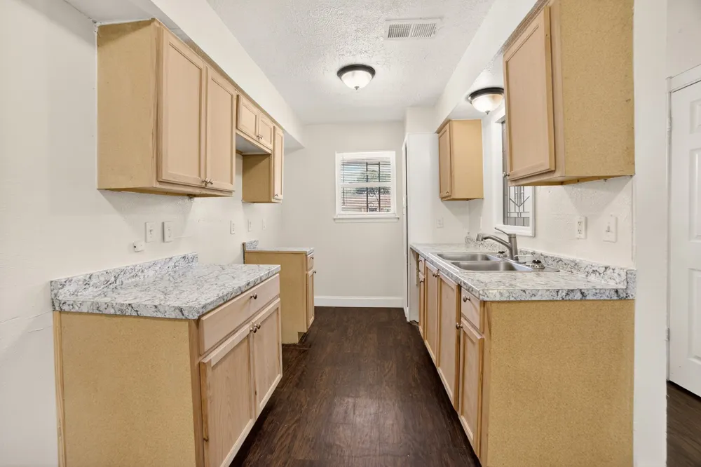 15131 Oakwood Lane Balch Springs, TX 75180