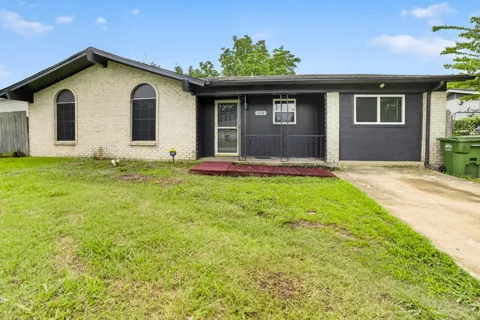 15131 Oakwood Lane