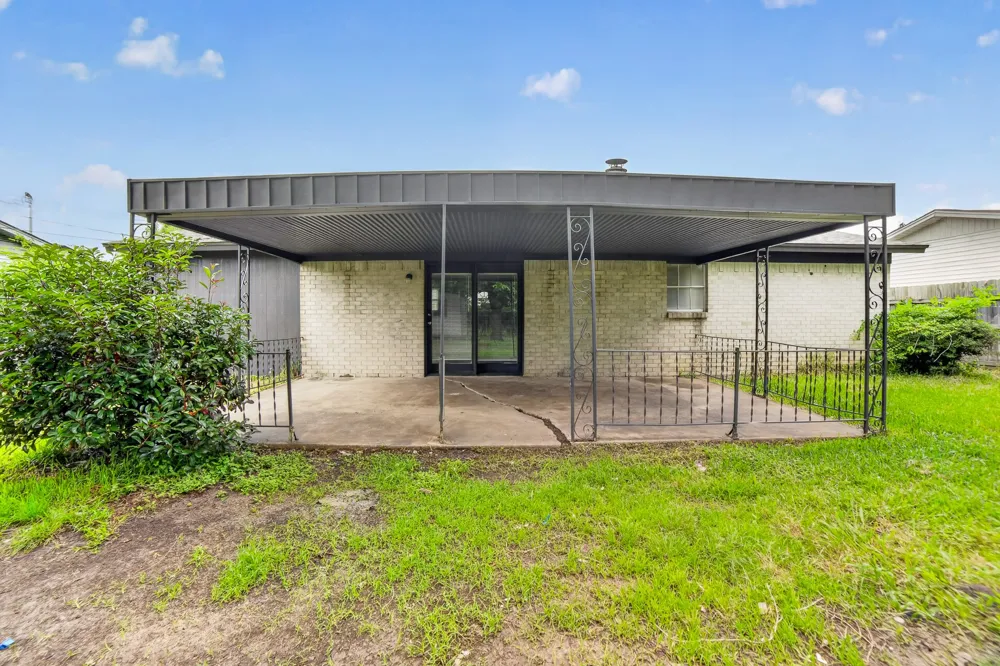 15131 Oakwood Lane Balch Springs, TX 75180