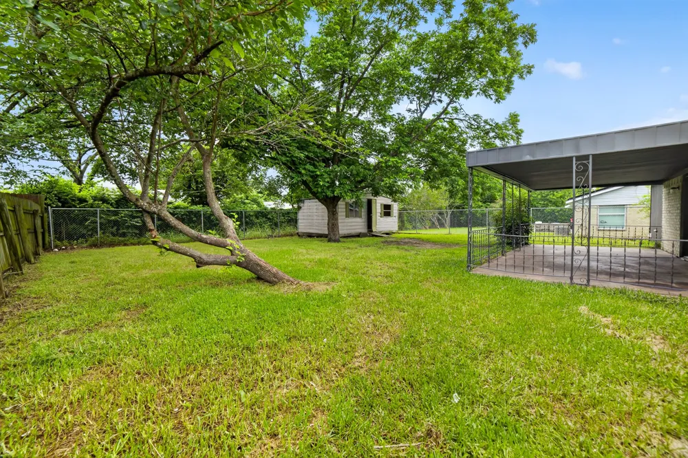 15131 Oakwood Lane Balch Springs, TX 75180