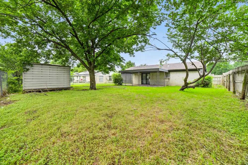 15131 Oakwood Lane Balch Springs, TX 75180