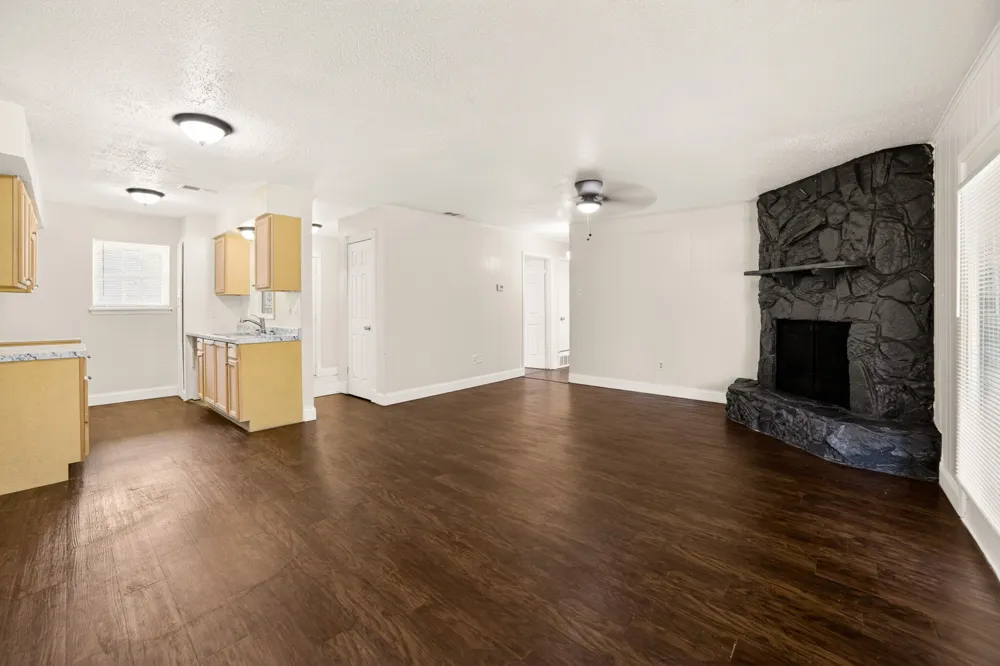 15131 Oakwood Lane Balch Springs, TX 75180